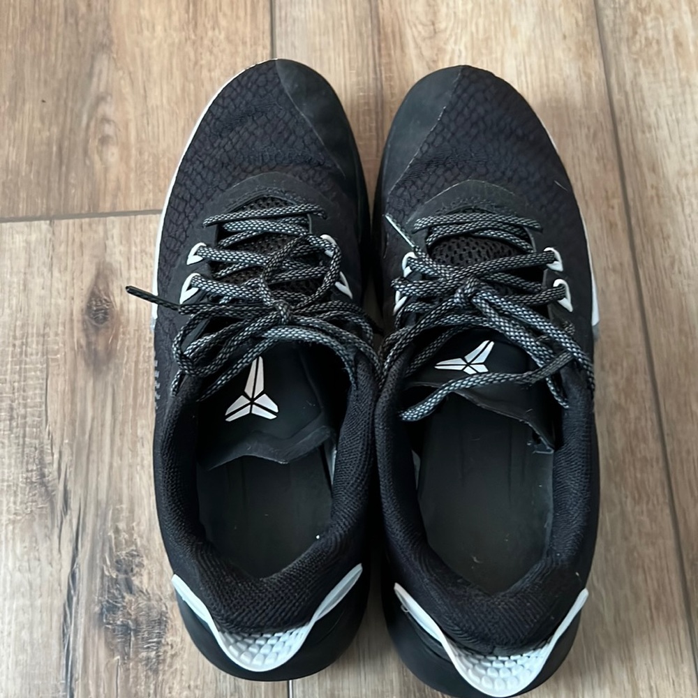 Nike zoom basketball sneakers